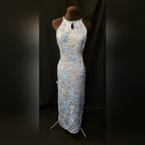 Elegant Oriental Formal Dress - Picture 2 of 4